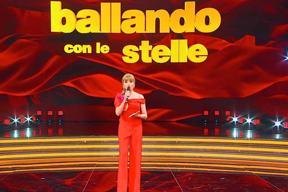 Milly Carlucci introduce Sognando Ballando con le Stelle