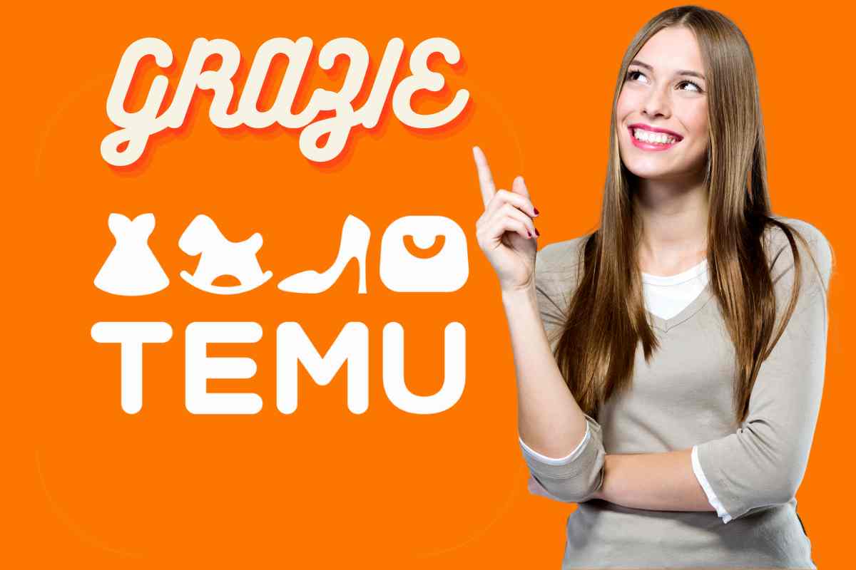 donna che indica la scritta grazie sul logo temu