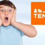 bambino con faccia sorpresa e logo temu