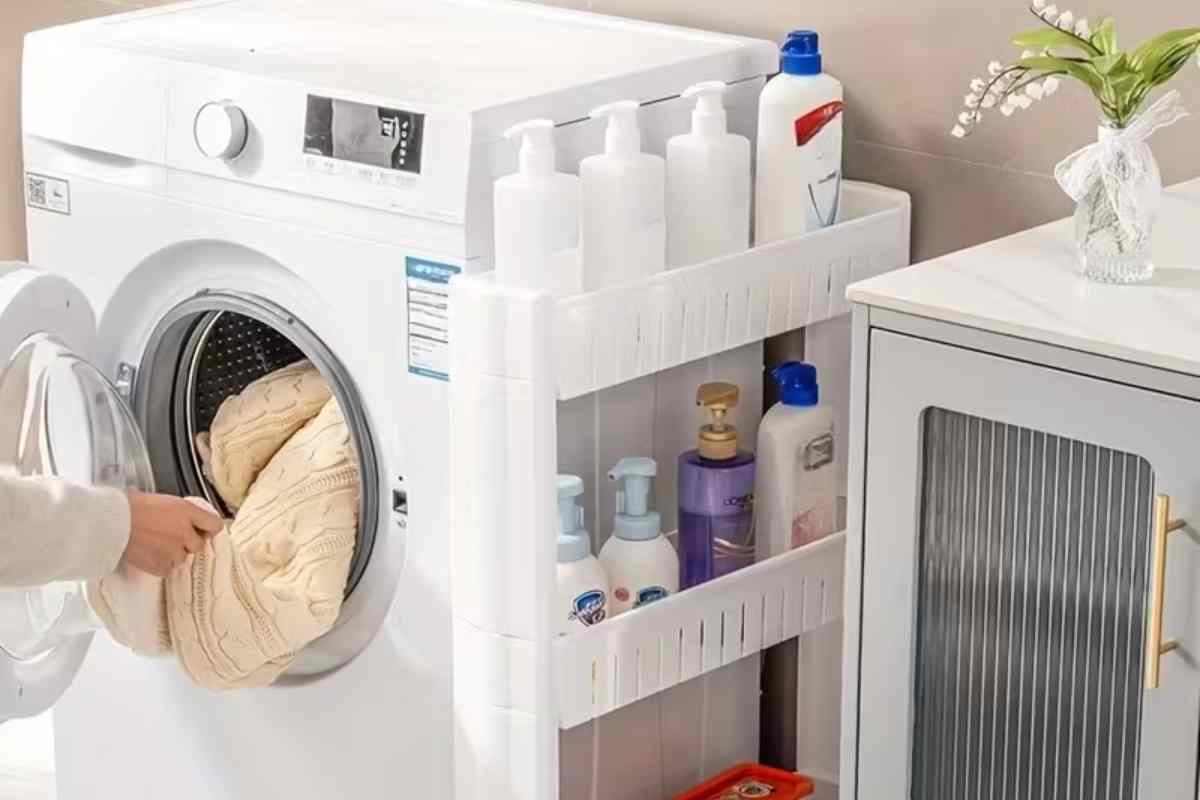 il portaoggetti vicino alla lavatrice
