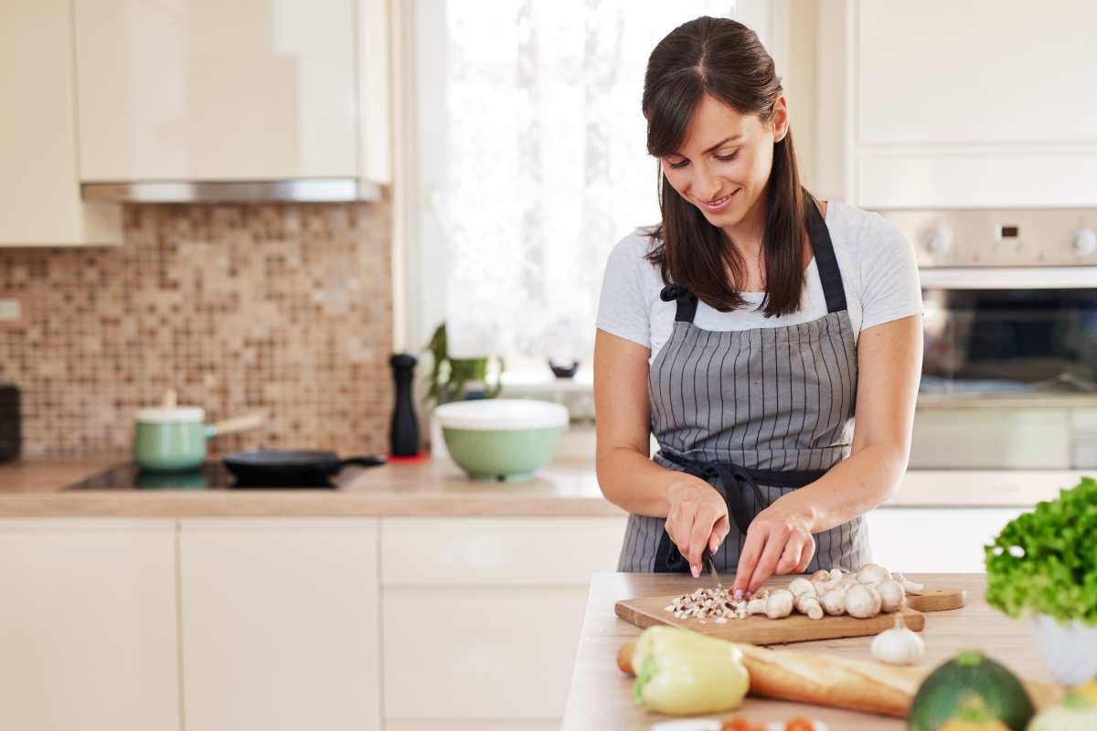 donna che cucina