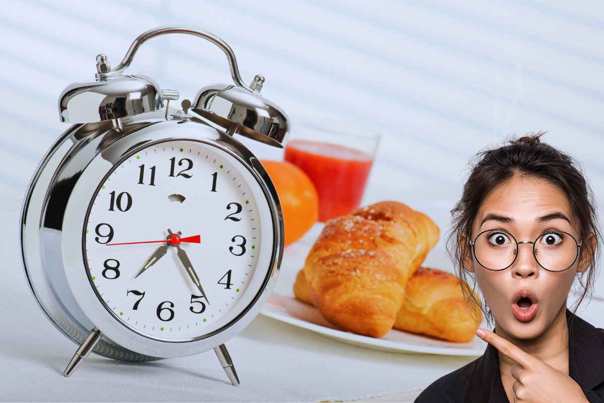 sveglia, colazione, donna stupita che indica